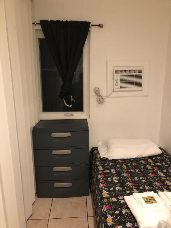 Crown Inn & Suites Spring Valley  Ngoại thất bức ảnh