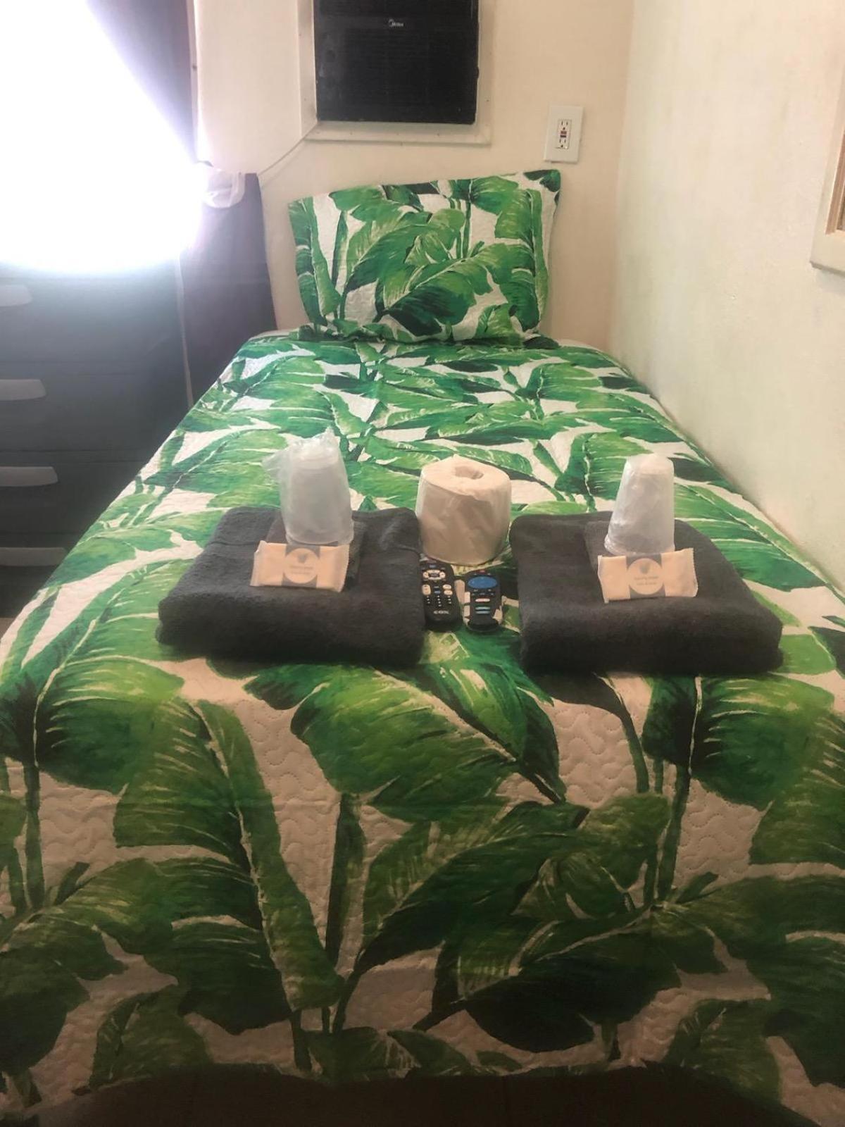 Crown Inn & Suites Spring Valley  Ngoại thất bức ảnh